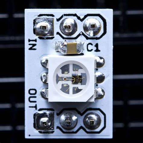 Intercaler un arduino entre 2 bandes de LED.